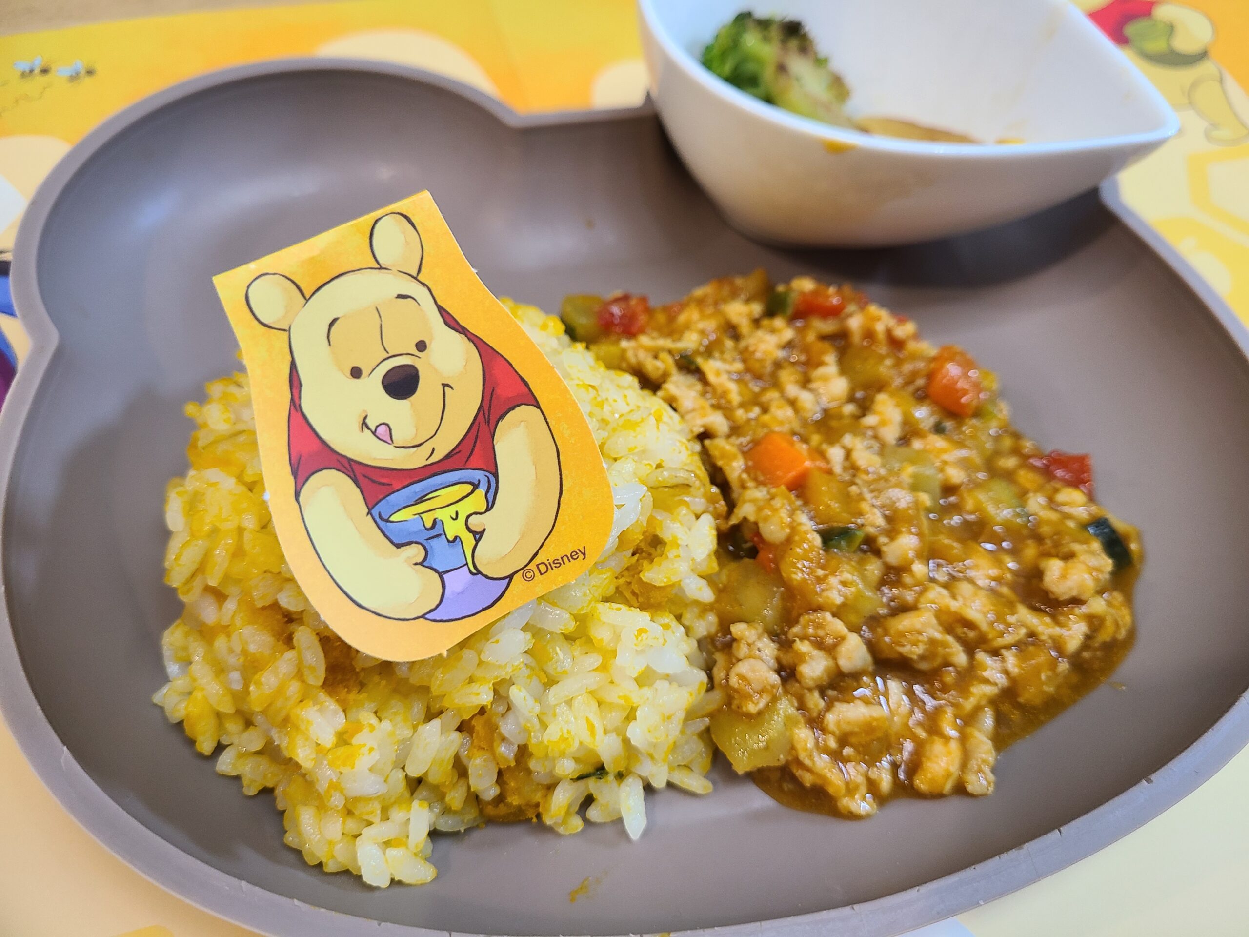 オイシックスのミールキット「Kit Oisixくまのプーさん はちみつりんごカレー」