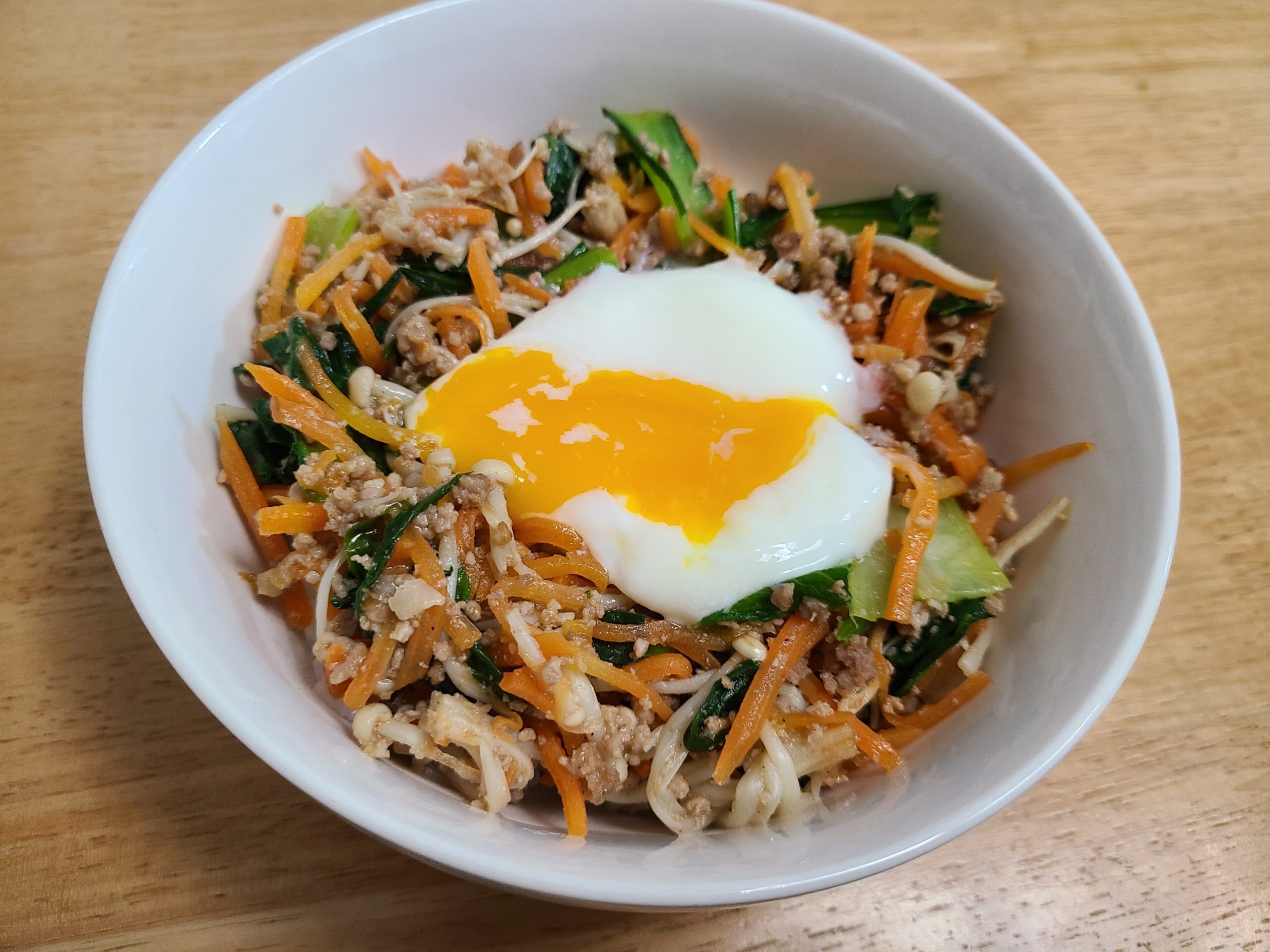 オイシックスのミールキットkit Oisix「ジューシーそぼろと野菜のビビンバ」